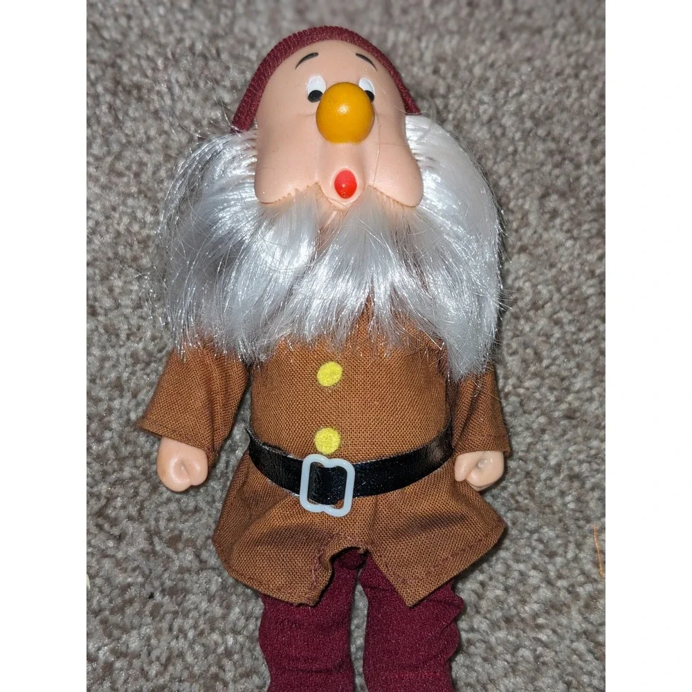 Disney Snow White Sneezy Doll Vintage Collectible Figure Toy in Box‎